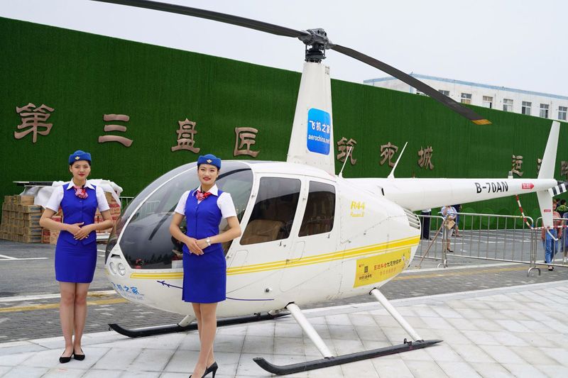 河南南阳地产租2架400万直升机空中看房